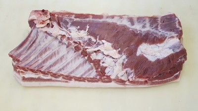 Грудинка Свиная на кости с/ш  охл.1кг Агро белогорье